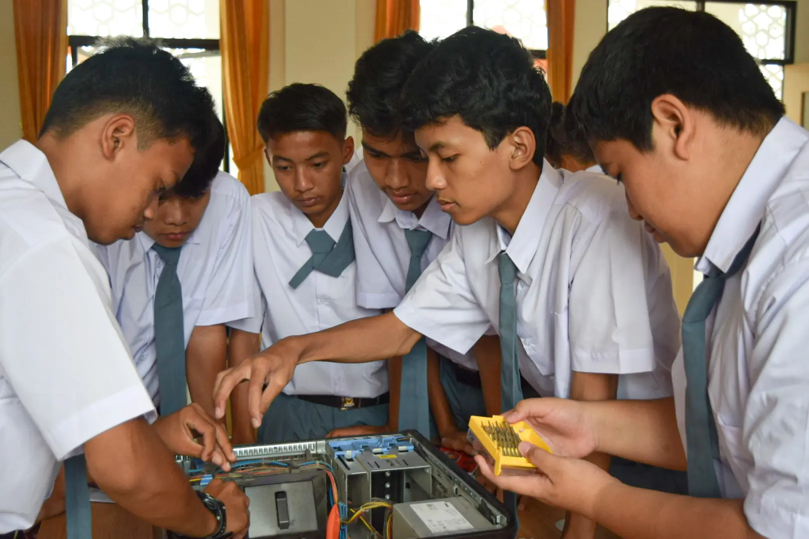 Students Building Hardware